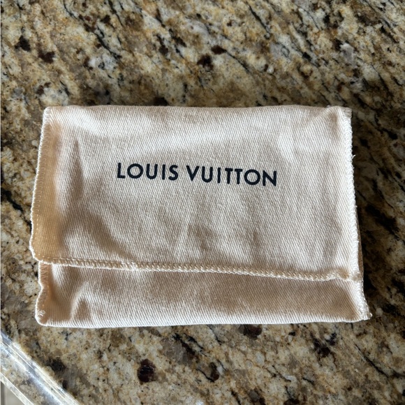 Louis Vuitton key pouch - Picture 2 of 11